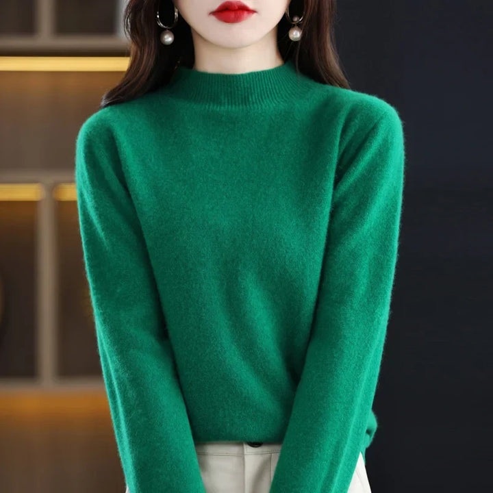 Maglione da donna a collo alto e vestibilità aderente