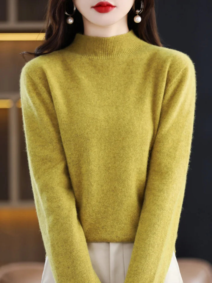 Maglione da donna a collo alto e vestibilità aderente