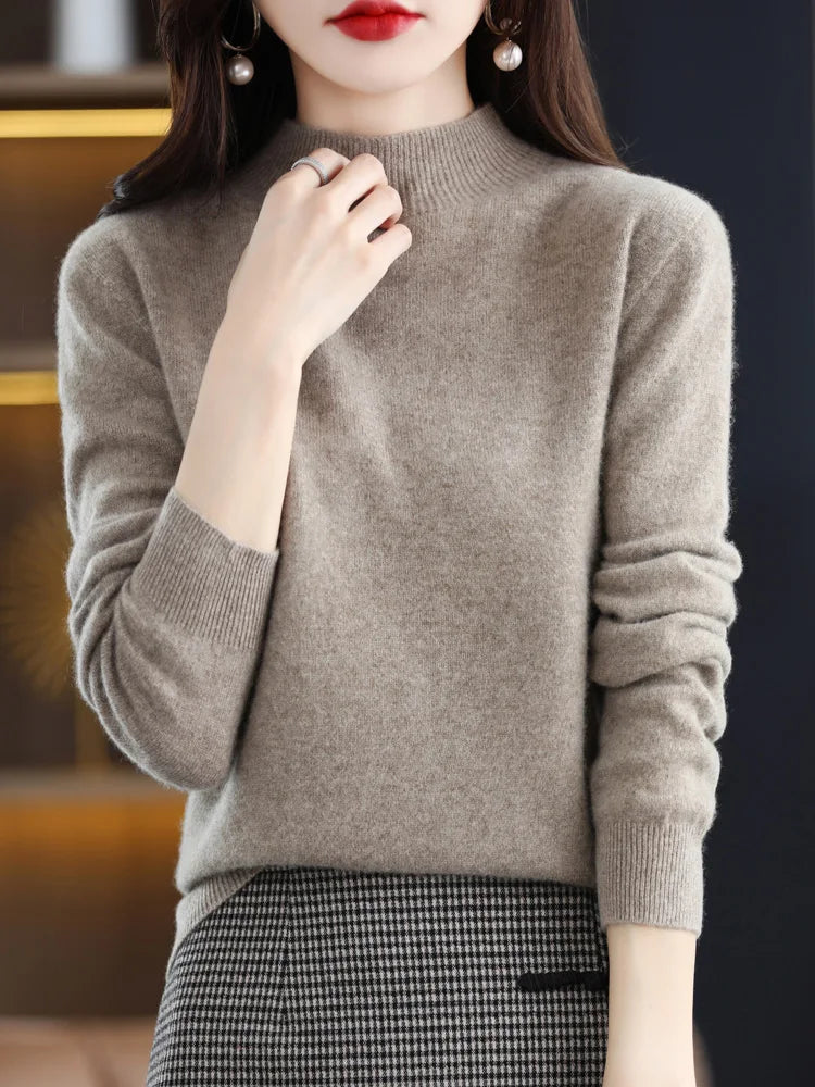 Maglione da donna a collo alto e vestibilità aderente