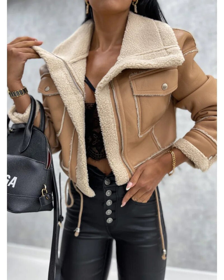 Chaqueta corta de mujer estilo motero con cuello en contraste