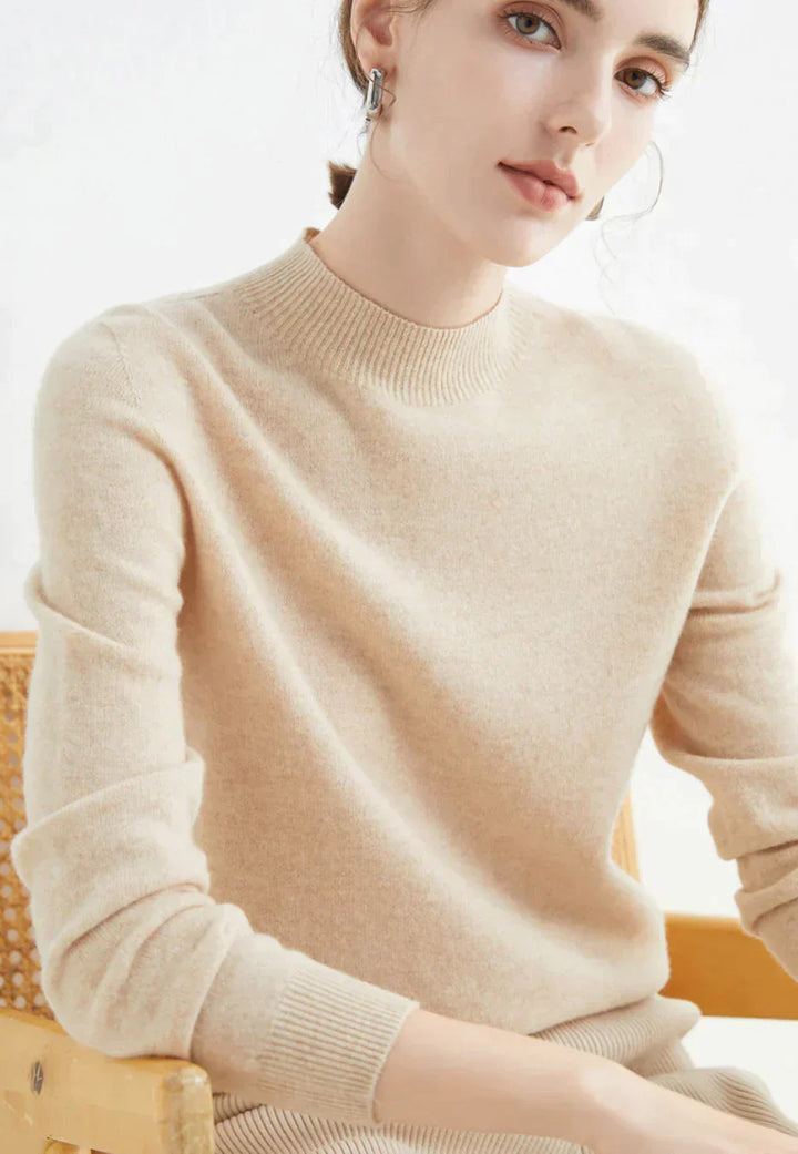 Maglia da donna a collo alto dal taglio elegante