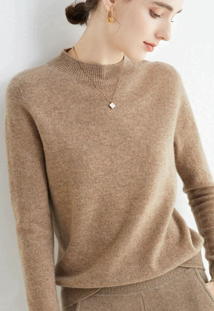 Maglia da donna a collo alto dal taglio elegante