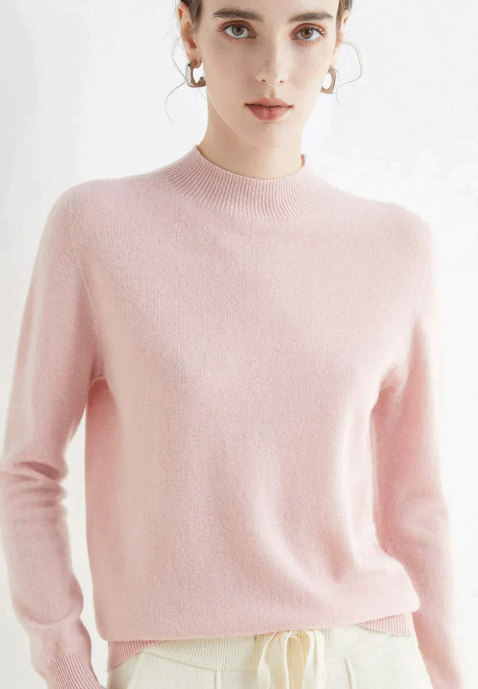 Maglia da donna a collo alto dal taglio elegante