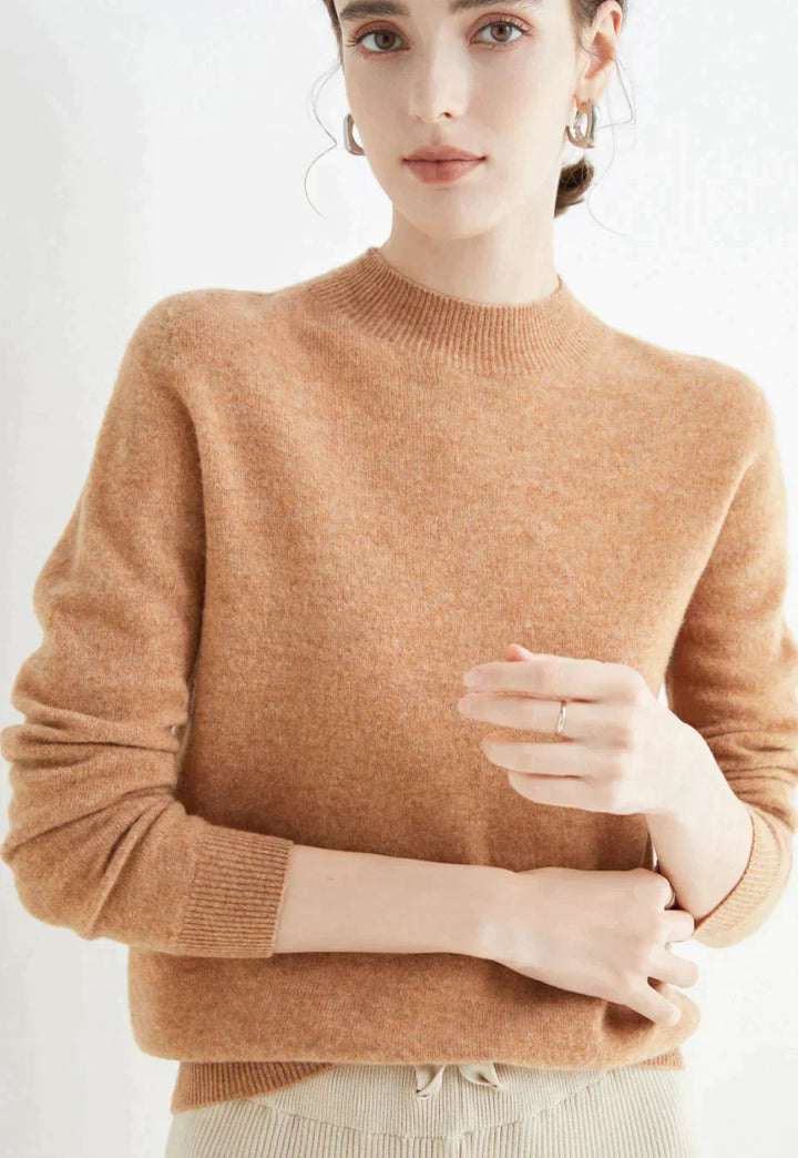 Maglia da donna a collo alto dal taglio elegante