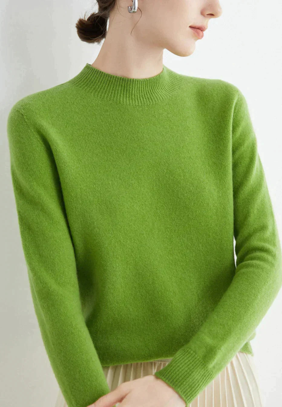 Maglia da donna a collo alto dal taglio elegante