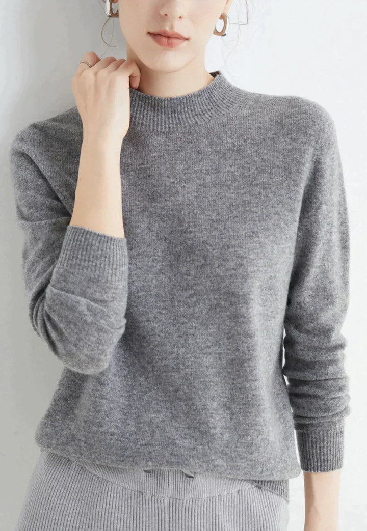Maglia da donna a collo alto dal taglio elegante