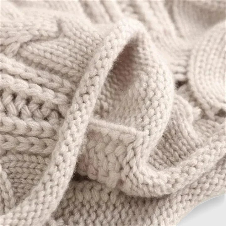 Pullover da donna a collo alto con motivo a trecce