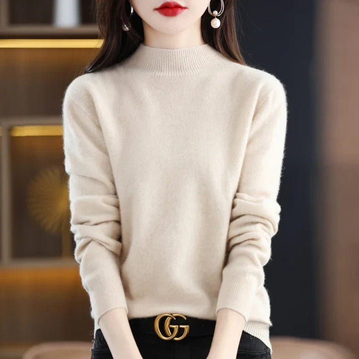 Maglione da donna a collo alto e vestibilità aderente