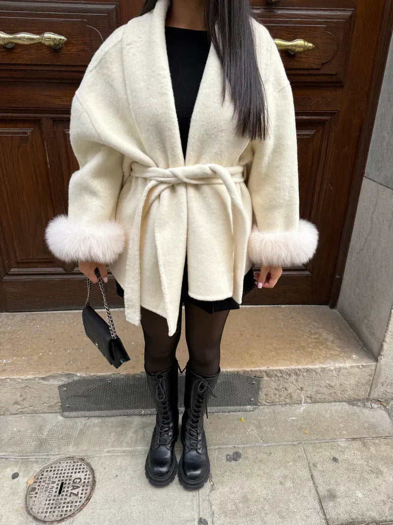 Cappotto da donna effetto cintura con maniche in pelliccia sintetica