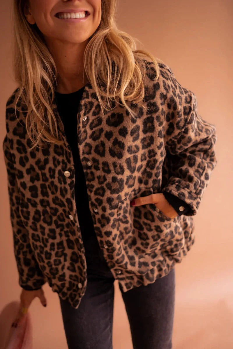 Women’s leopard-print snap-button jacket