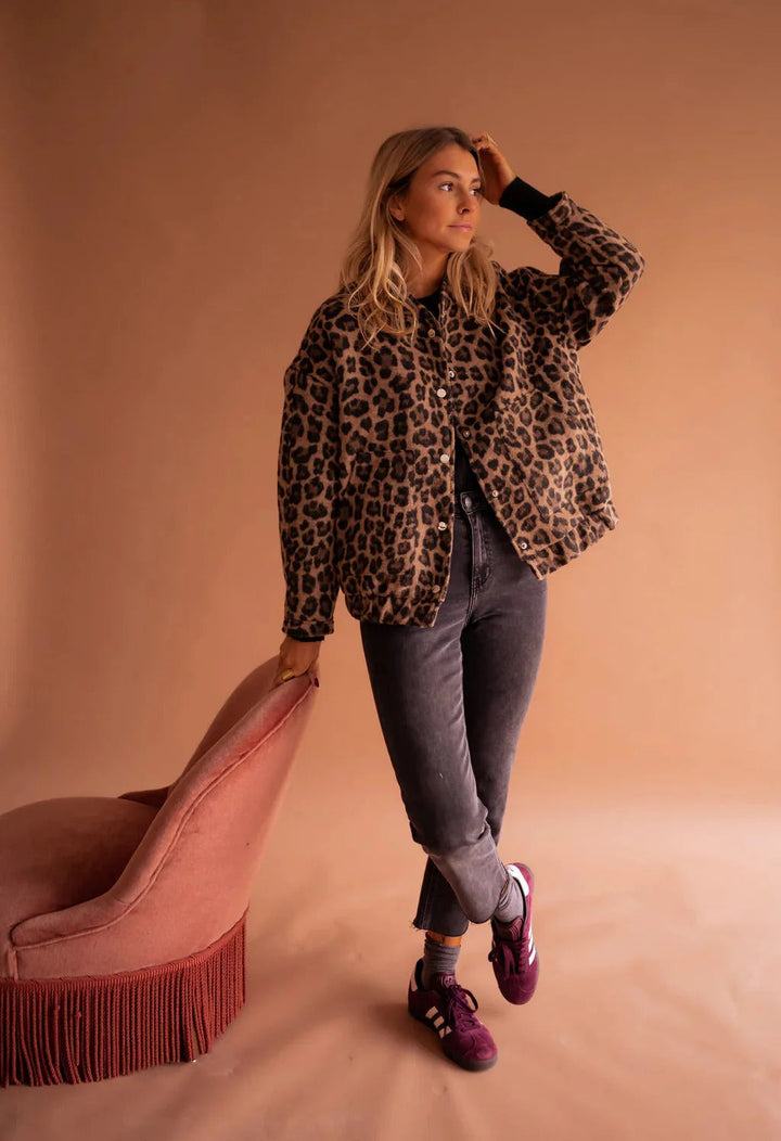 Women’s leopard-print snap-button jacket