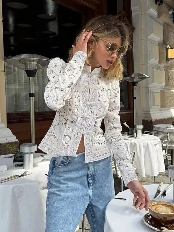 Dámská halenka s dlouhými rukávy z elegantní krajky