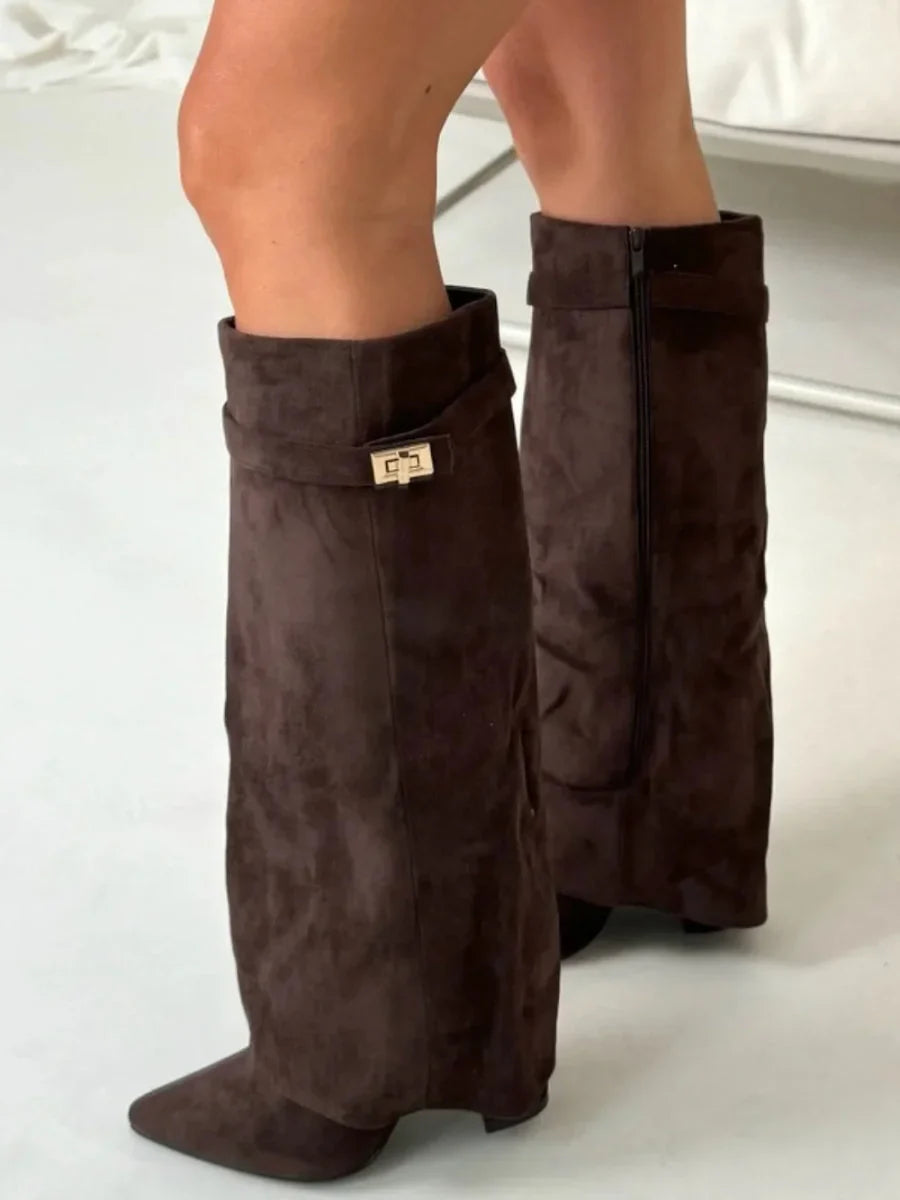 Bottes Femme en Suède avec Détails Métalliques Distinctifs