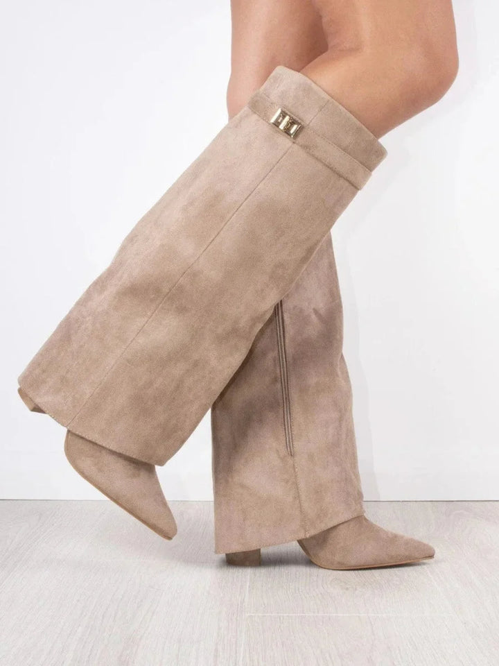 Bottes Femme en Suède avec Détails Métalliques Distinctifs