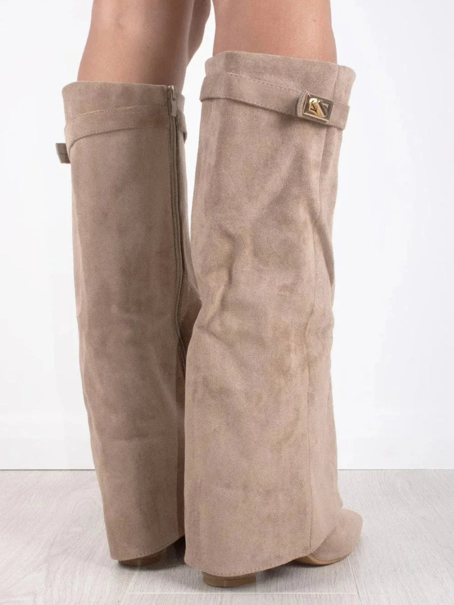 Bottes Femme en Suède avec Détails Métalliques Distinctifs