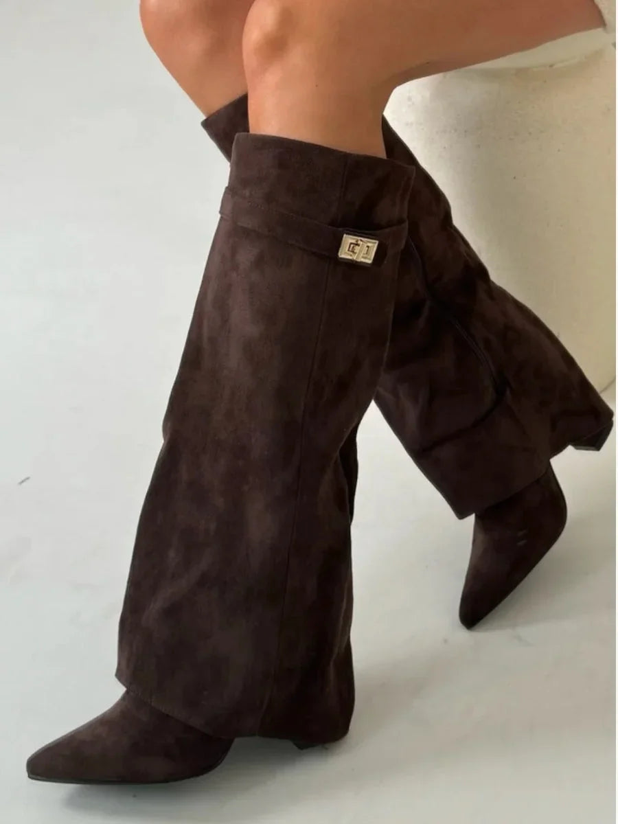Bottes Femme en Suède avec Détails Métalliques Distinctifs