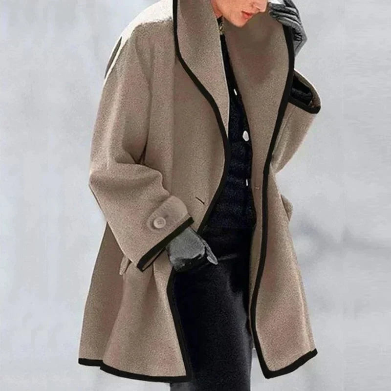 Trench elegante da donna aperto sul davanti