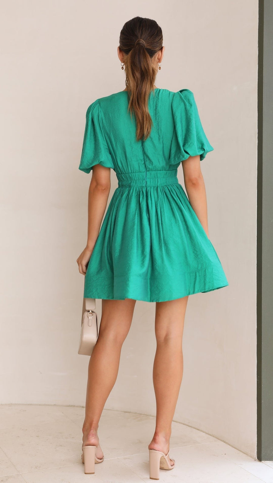 Robe Courte Femme à Col V et Manches Bouffantes