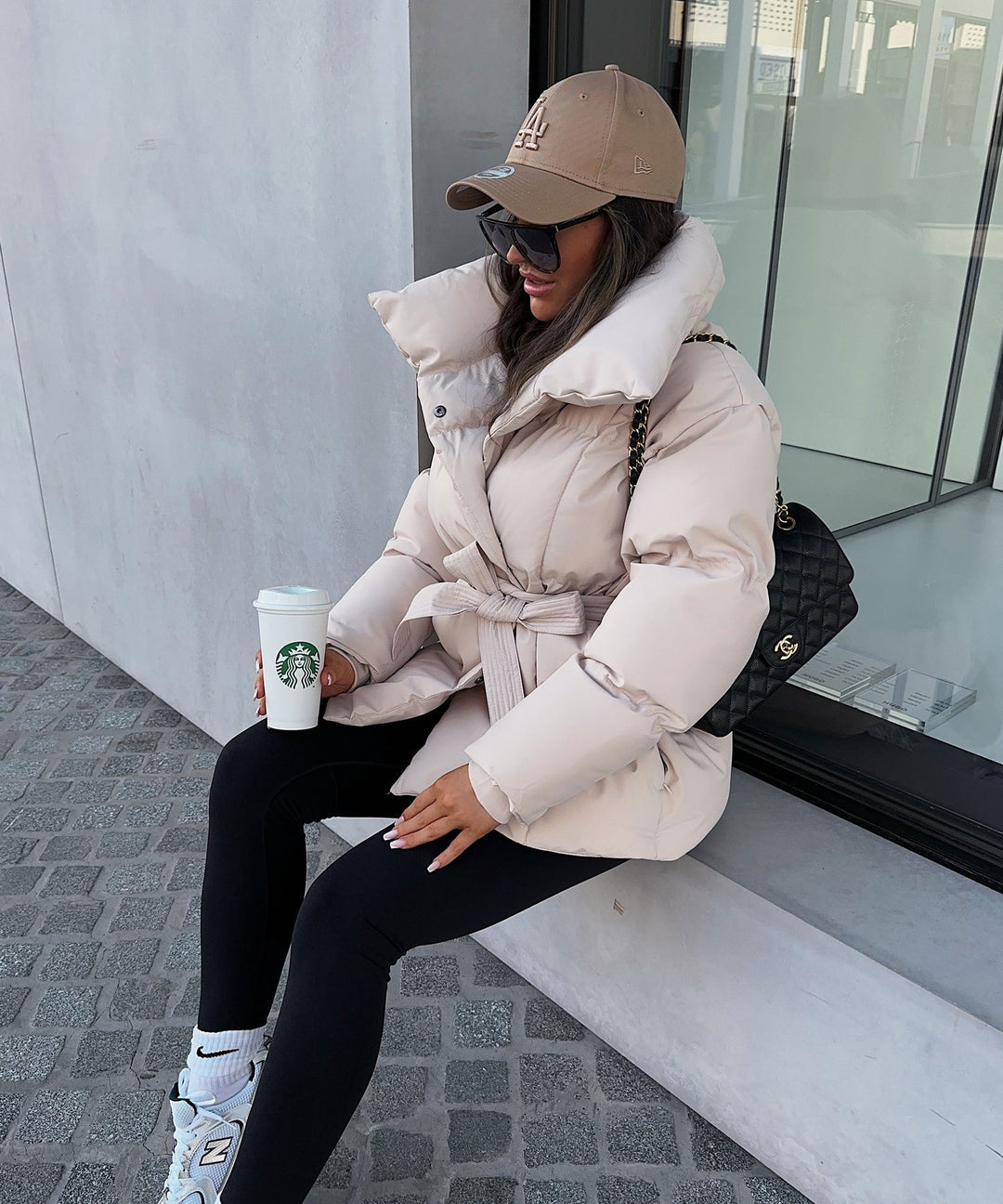 Piumino Cinturato: Calore Elegante & Silhouette Invernale