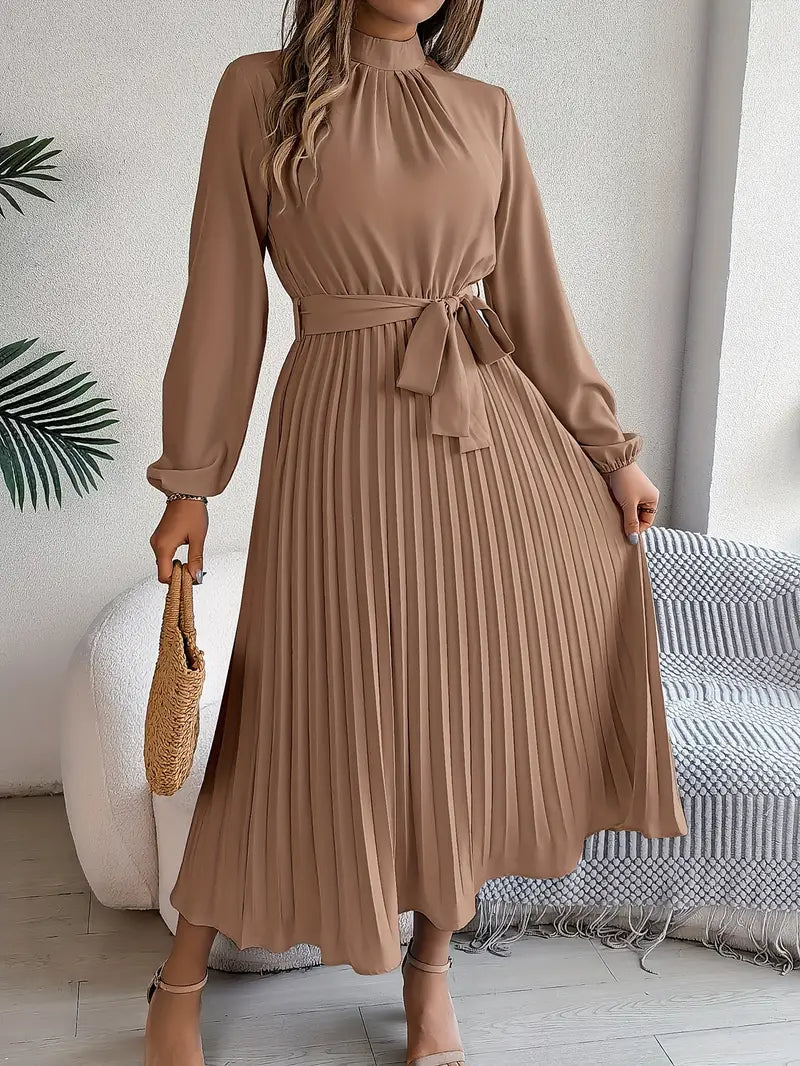 Vestito midi plissettato da donna con collo alto