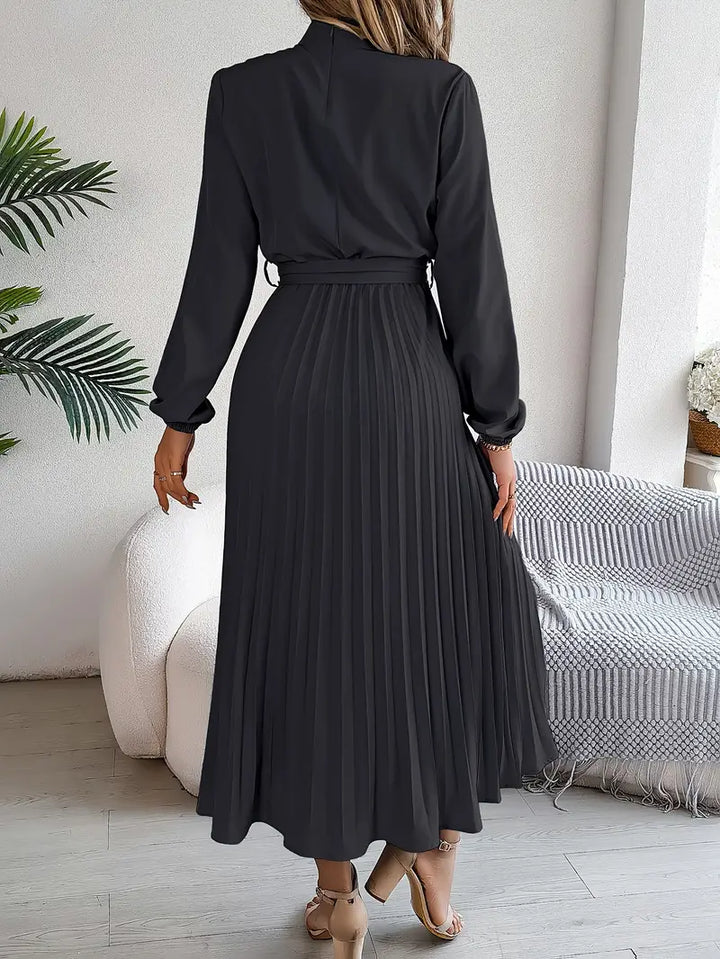 Vestito midi plissettato da donna con collo alto