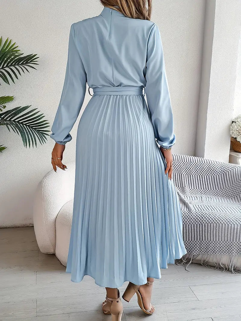 Vestito midi plissettato da donna con collo alto