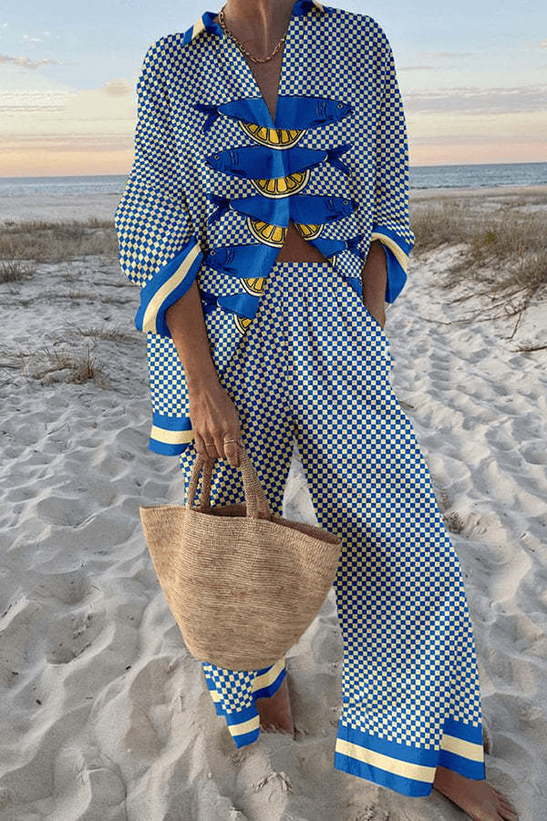 Completo da donna con camicia e pantaloni con motivo a pesci