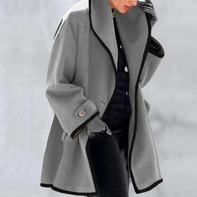 Trench elegante da donna aperto sul davanti