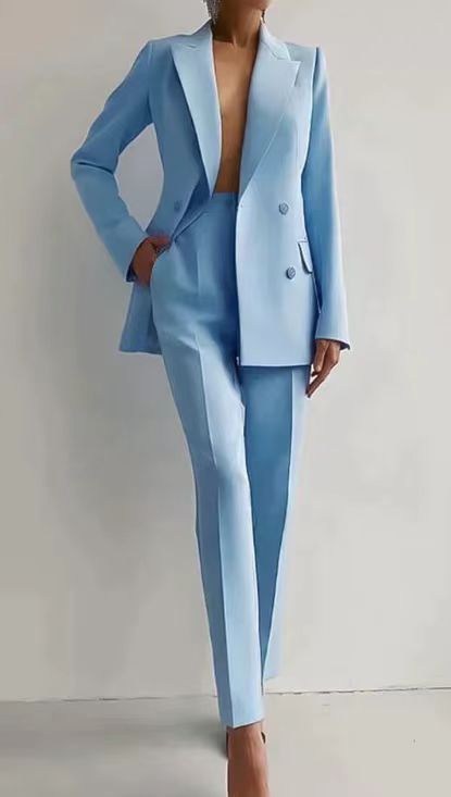 Tailleur da donna con blazer doppiopetto e pantaloni