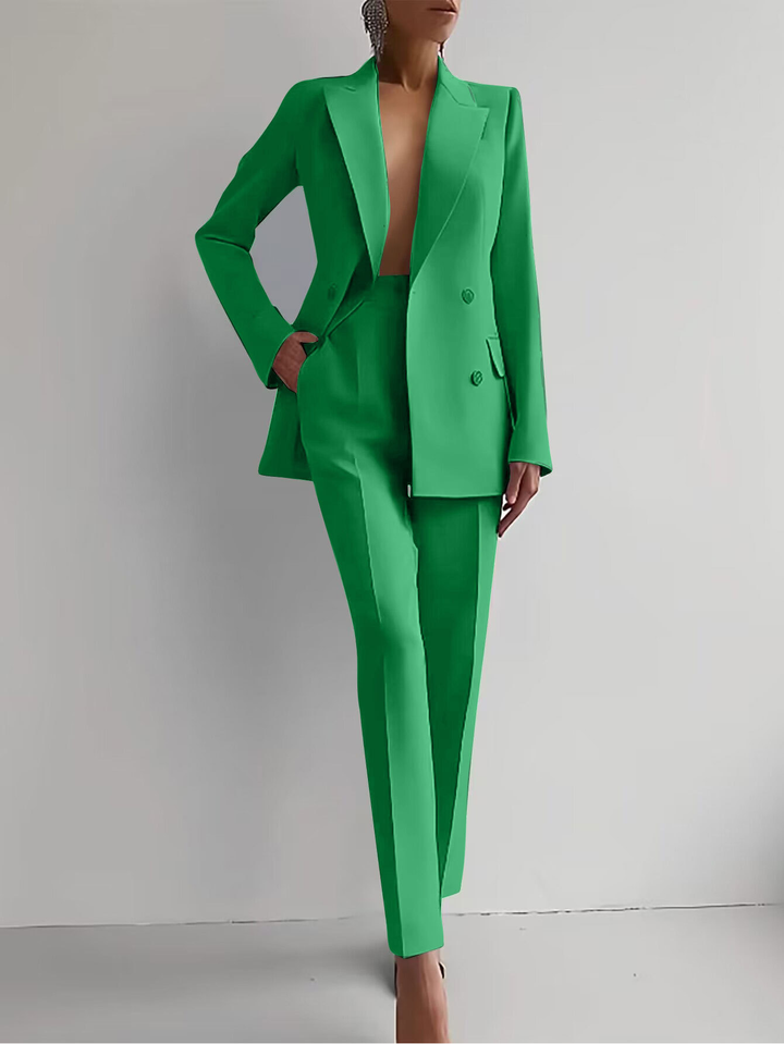 Tailleur da donna con blazer doppiopetto e pantaloni