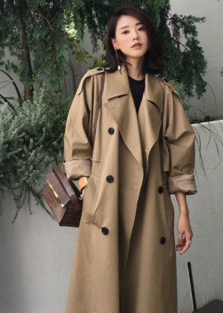 Trench lungo da donna a doppio petto senza tempo
