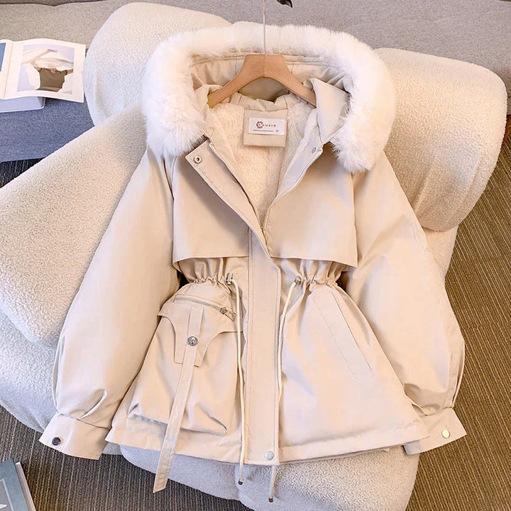 Cappotto invernale da donna con collo in pelliccia