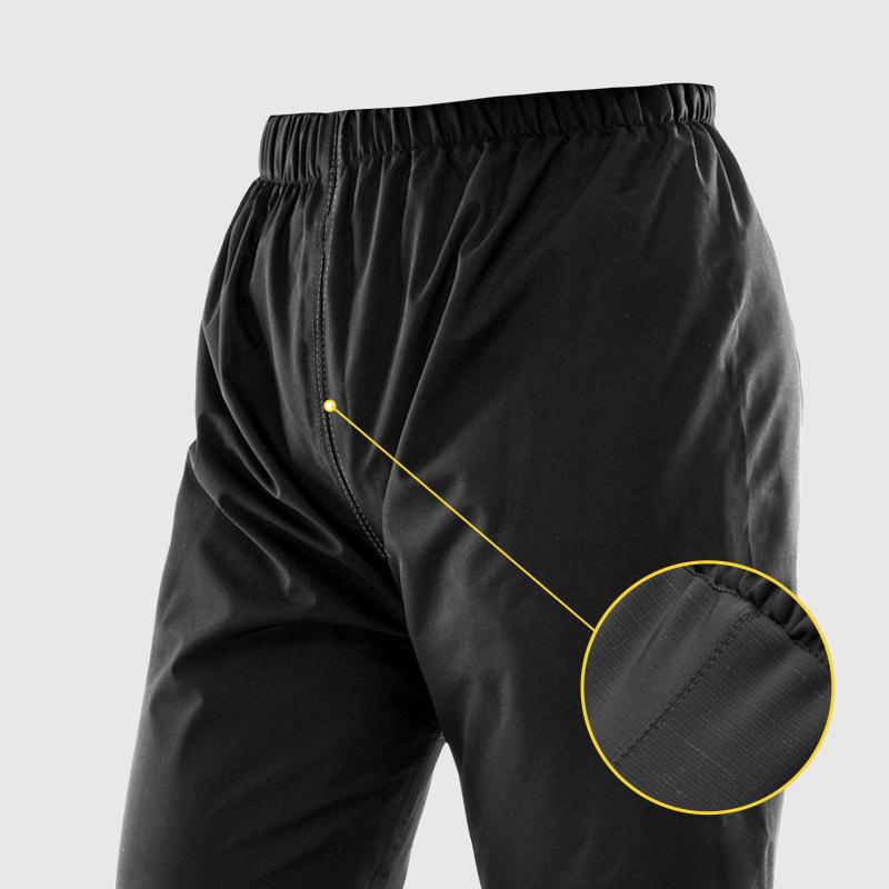 Completo da uomo con giacca e pantaloni impermeabili