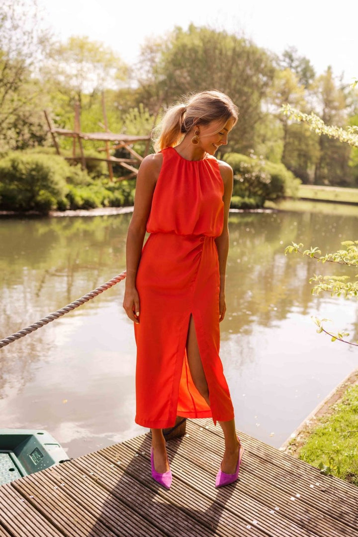 Vestido midi elegante sin mangas para mujer
