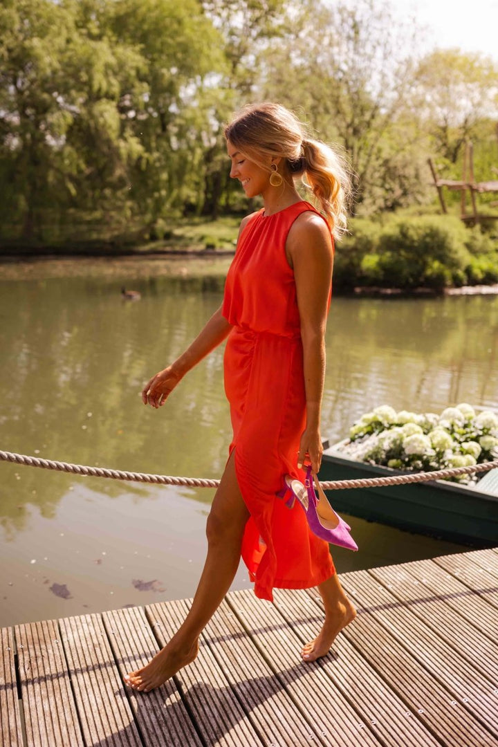 Vestido midi elegante sin mangas para mujer