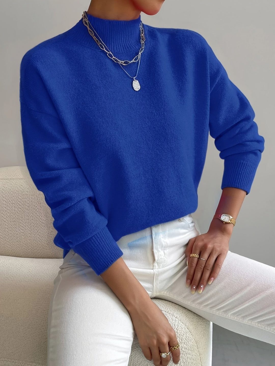 Maglione da donna classico a collo alto e maniche lunghe