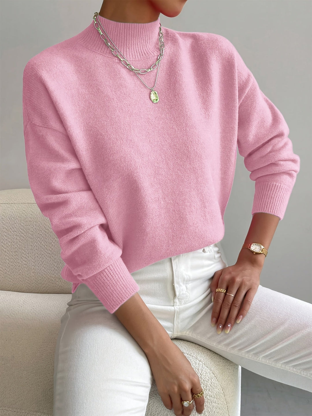 Maglione da donna classico a collo alto e maniche lunghe