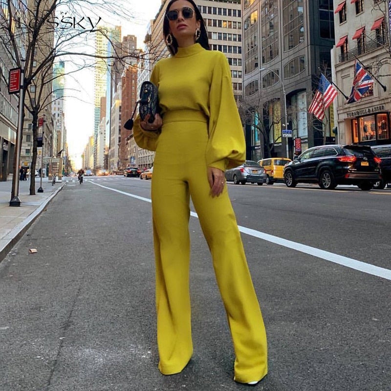 Tuta da donna elegante a gambe larghe
