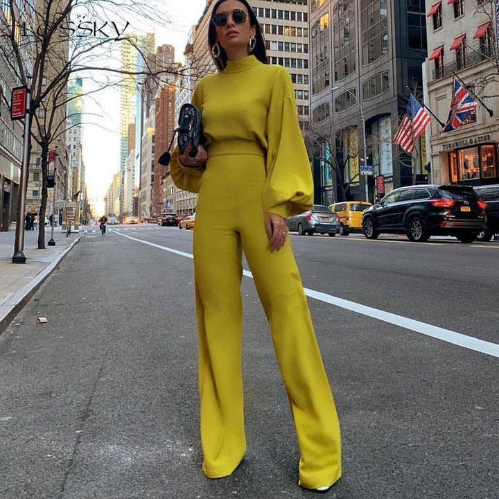 Tuta da donna elegante a gambe larghe