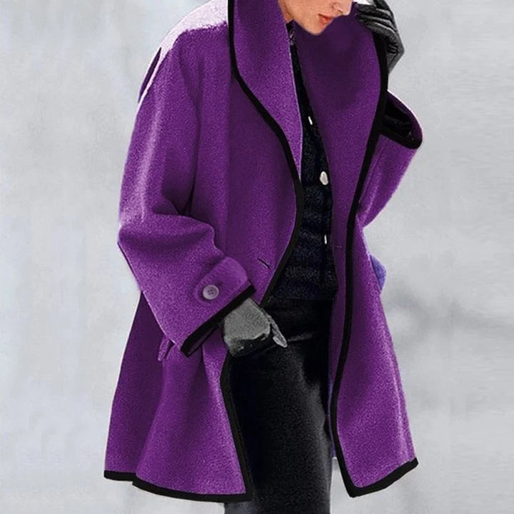 Trench elegante da donna aperto sul davanti
