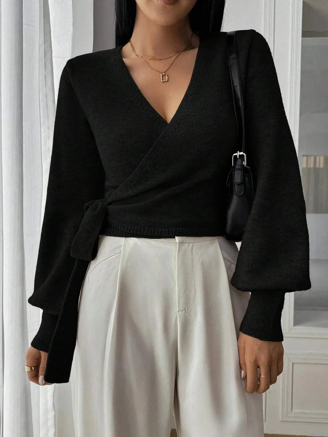 Elegantní zavinovací svetr s nabíranými rukávy pro stylové a moderní ženy