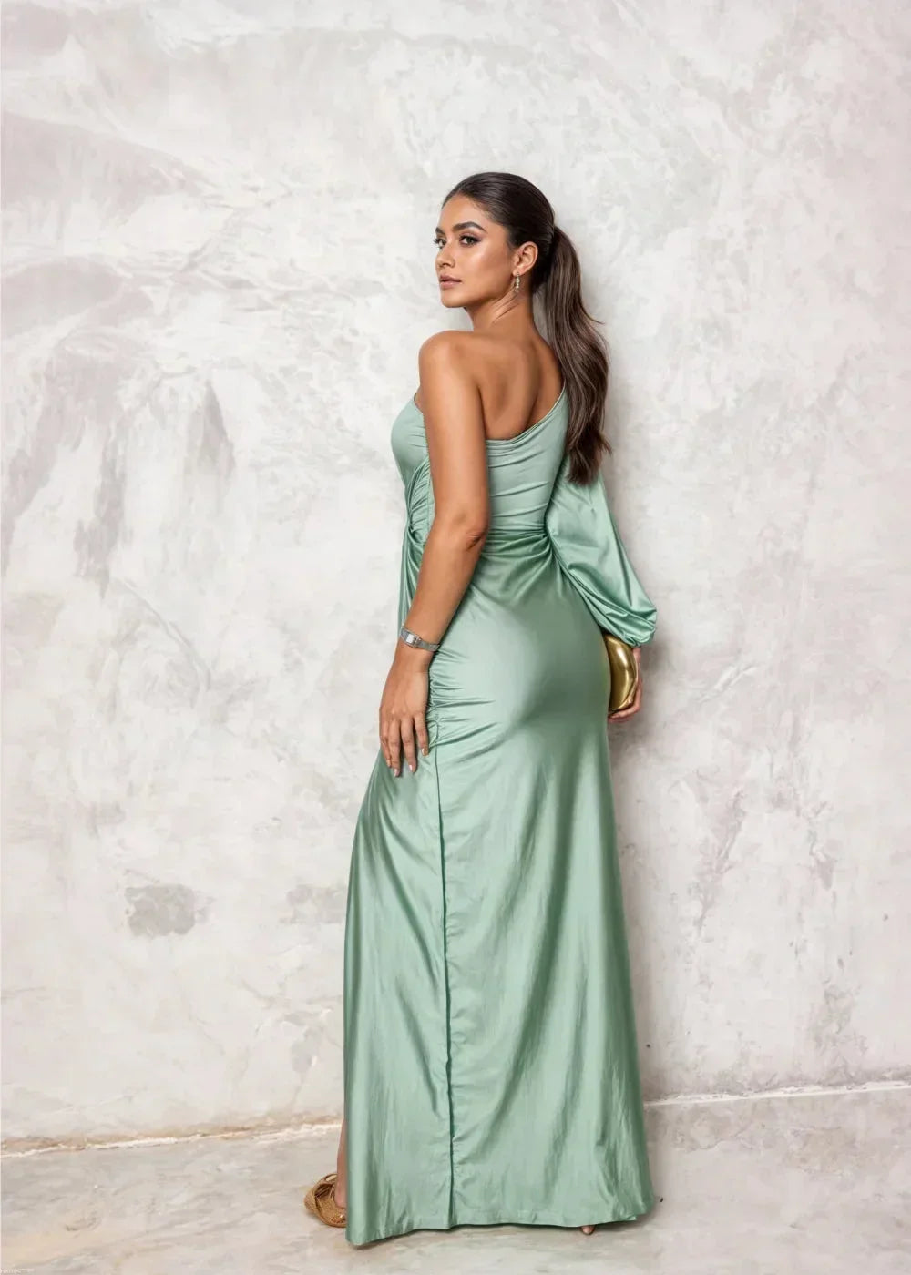 Robe longue drapée une épaule femme