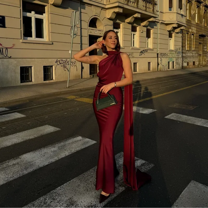 Abito lungo drappeggiato con spallina singola da donna