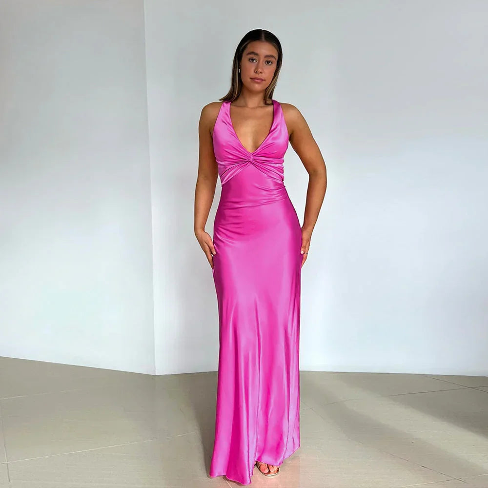 Dlouhé dámské šaty s volným střihem v moderním elegantním stylu