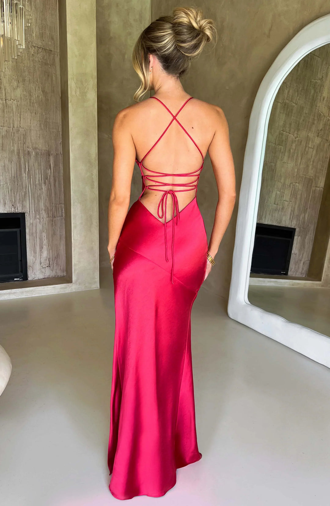 Robe Longue de Soirée Satinée à Col en V et Bretelles Fines avec Fente Latérale