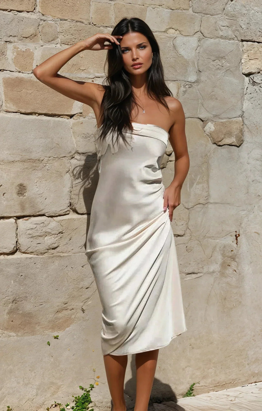 Robe longue satinée sans bretelles pour femme