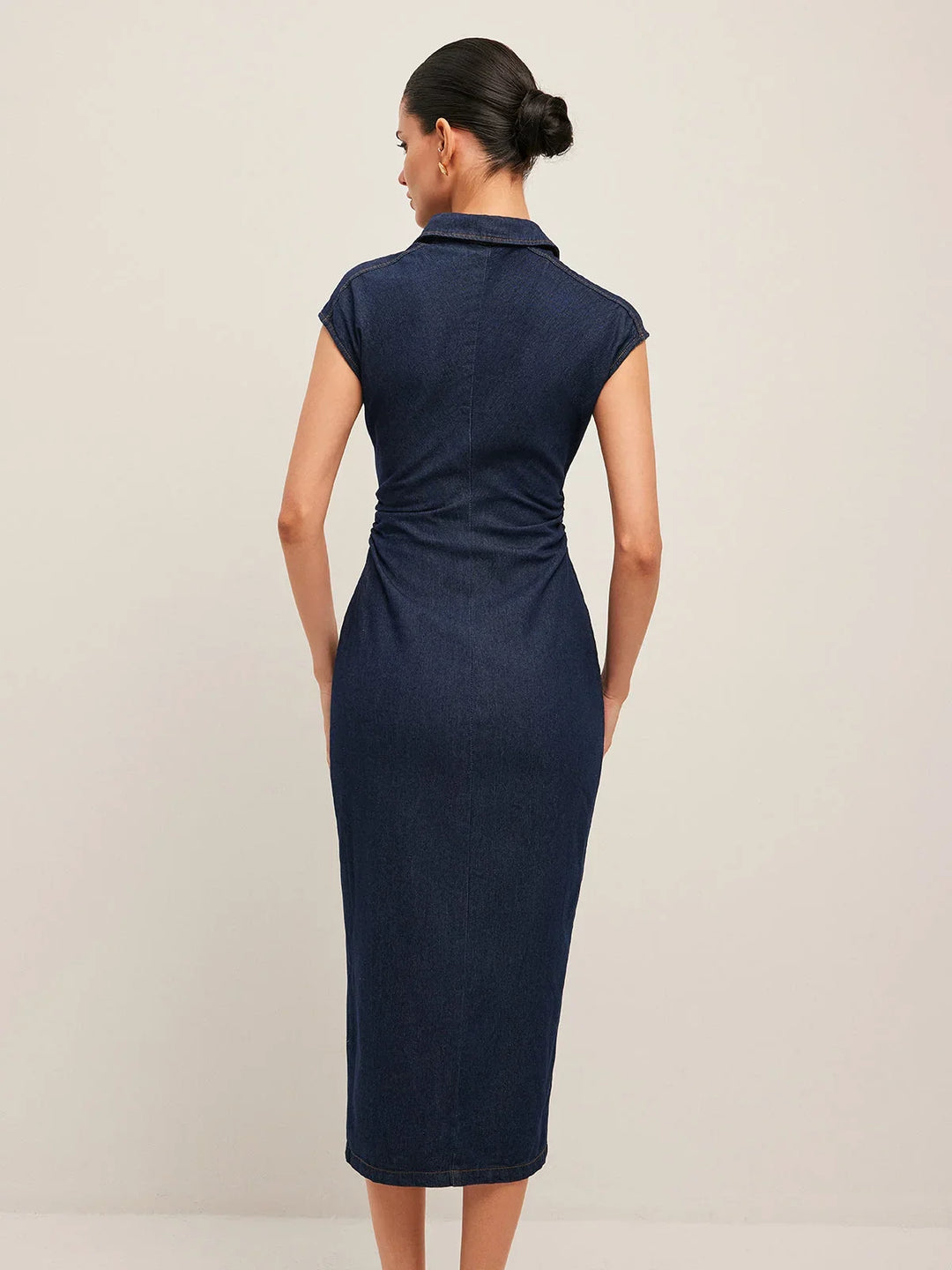 Dámské midi džínové šaty s knoflíky, moderní elegance