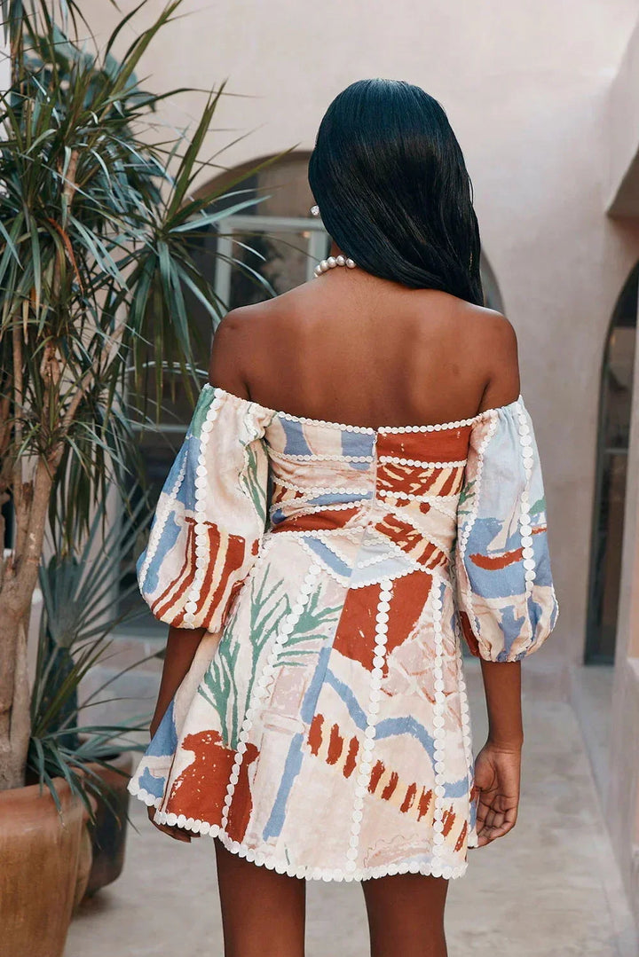 Vestito corto con spalle scoperte da donna per l'estate