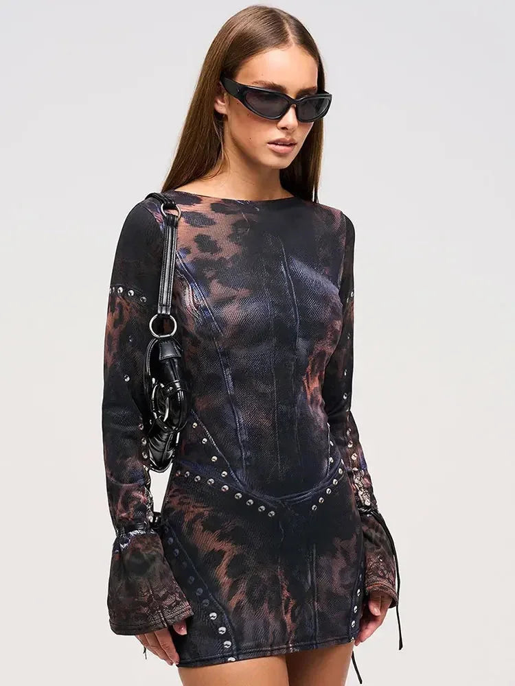Dámské mini šaty s potiskem tie-dye, přiléhavé s dlouhými rukávy v glam stylu