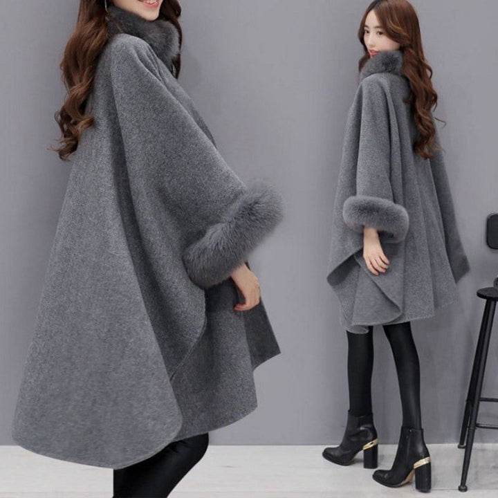 Elegantní dámský plášť se stojáčkem a širokými rukávy